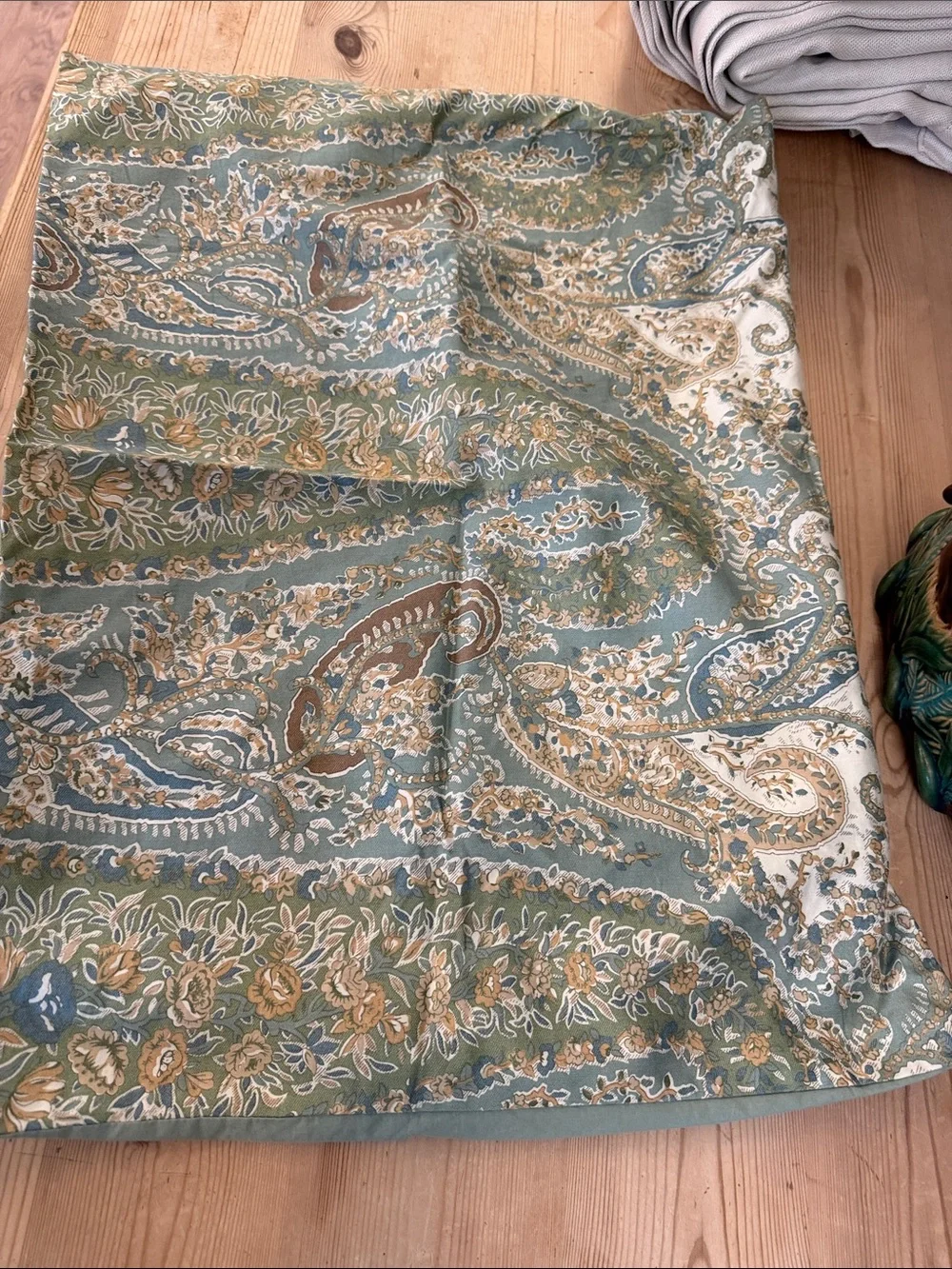 Pottery Barn Paisley King Duvet Cover and 2 Shams in Turquoise and Cream